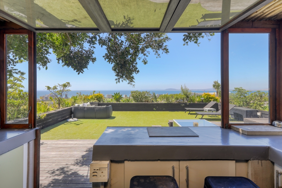 5 Bedroom Property for Sale in Green Point Western Cape